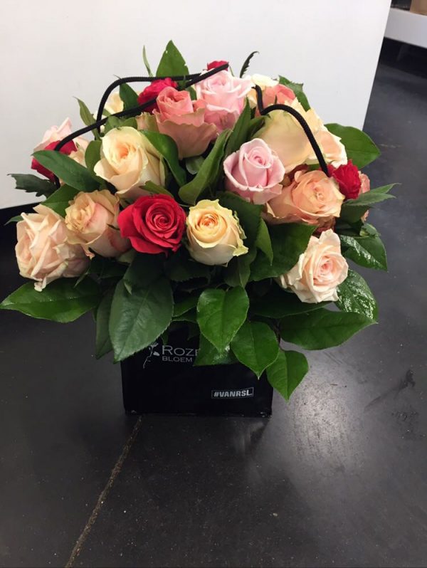 Flowerbox met rozen